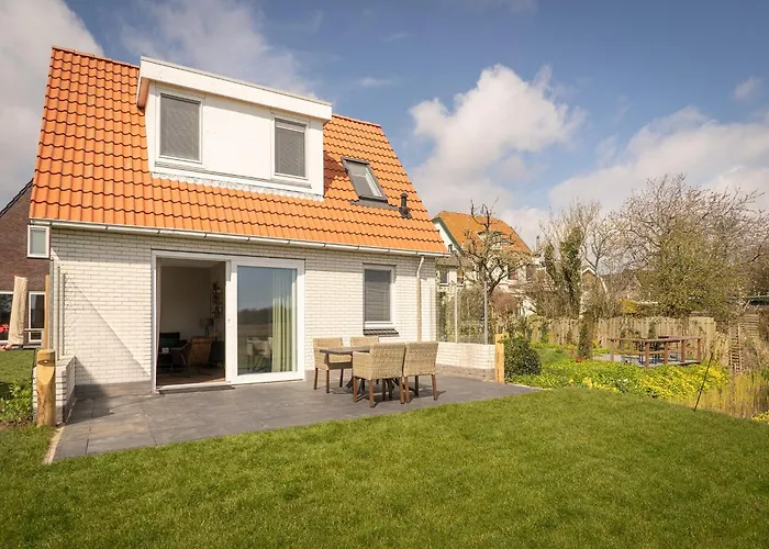 Great Farmhouse In De Cocksdorp With Garden